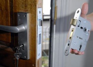 Los Alamitos Locksmith Los Alamitos, CA 562-566-4252 Los Alamitos Locksmith Los Alamitos, CA 562-566-4252